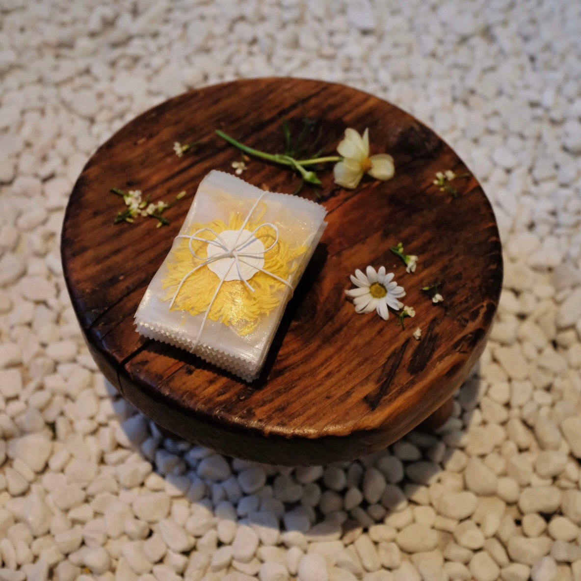 Royal Chrysanthemum - 10pcs